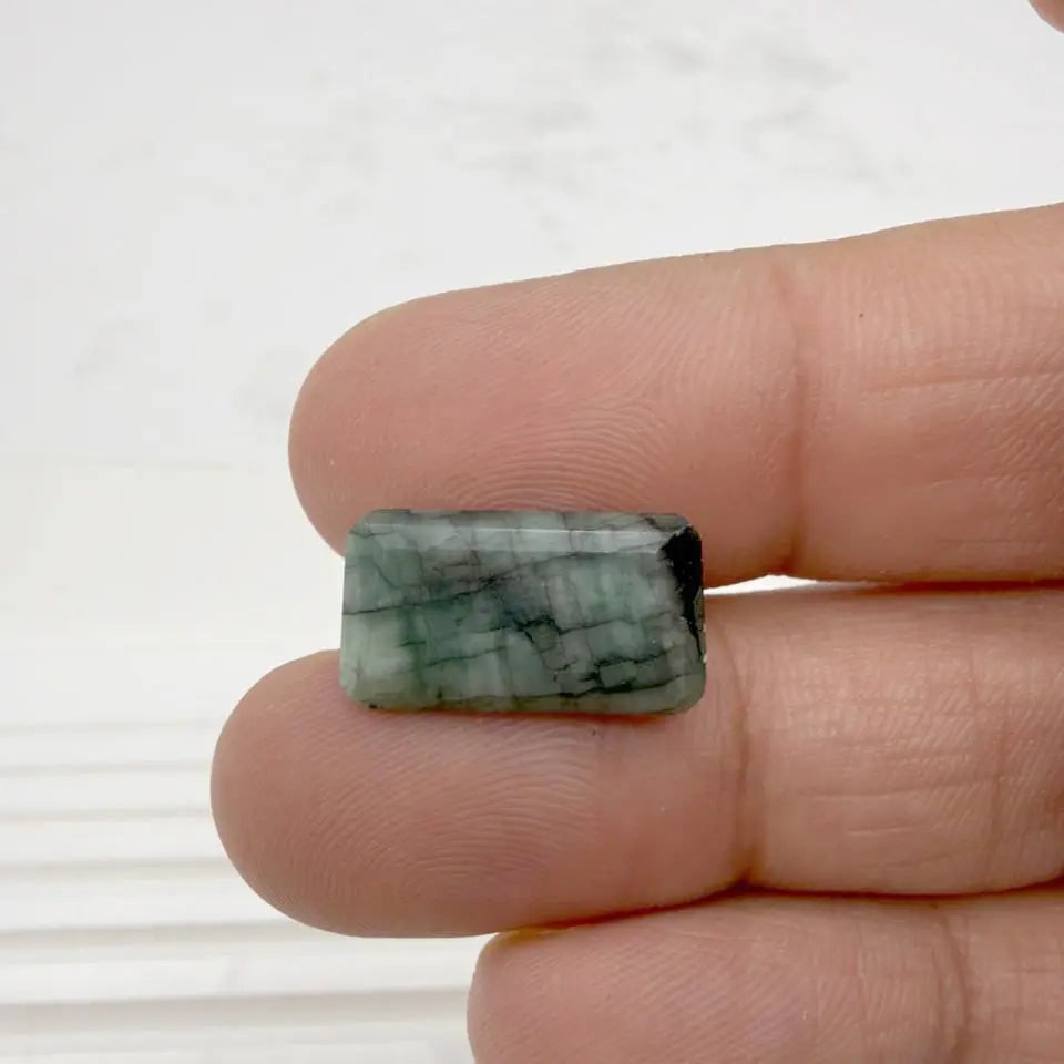 Exceptional Quality SQUARE MIXED EMERALD, GREEN COLORED, INDIAN GEMSTONE, WEIGHT 9.6 CTS: ABC Rugs, Kilims & Jewelry offers internationally certified and verified pieces, with documentation provided by trusted gemological institutions, manufacturers, and industry professionals. At ABC