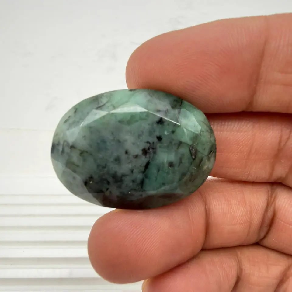 Exceptional Quality OVAL MIXED EMERALD, GREEN COLORED, INDIAN GEMSTONE, WEIGHT 66.55 CTS: ABC Rugs, Kilims & Jewelry offers internationally certified and verified pieces, with documentation provided by trusted gemological institutions, manufacturers, and industry professionals. At ABC