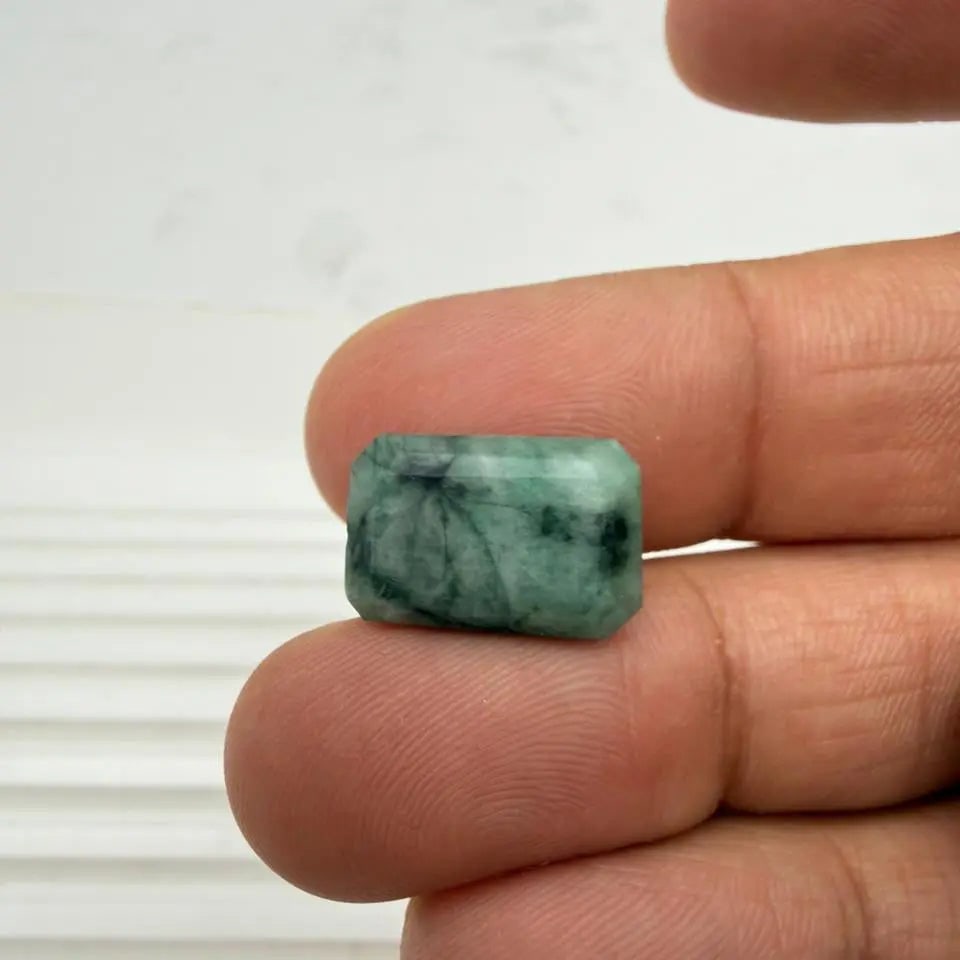 Exceptional Quality SQUARE MIXED EMERALD, GREEN COLORED, INDIAN GEMSTONE, WEIGHT 10.4 CTS: ABC Rugs, Kilims & Jewelry offers internationally certified and verified pieces, with documentation provided by trusted gemological institutions, manufacturers, and industry professionals. At ABC