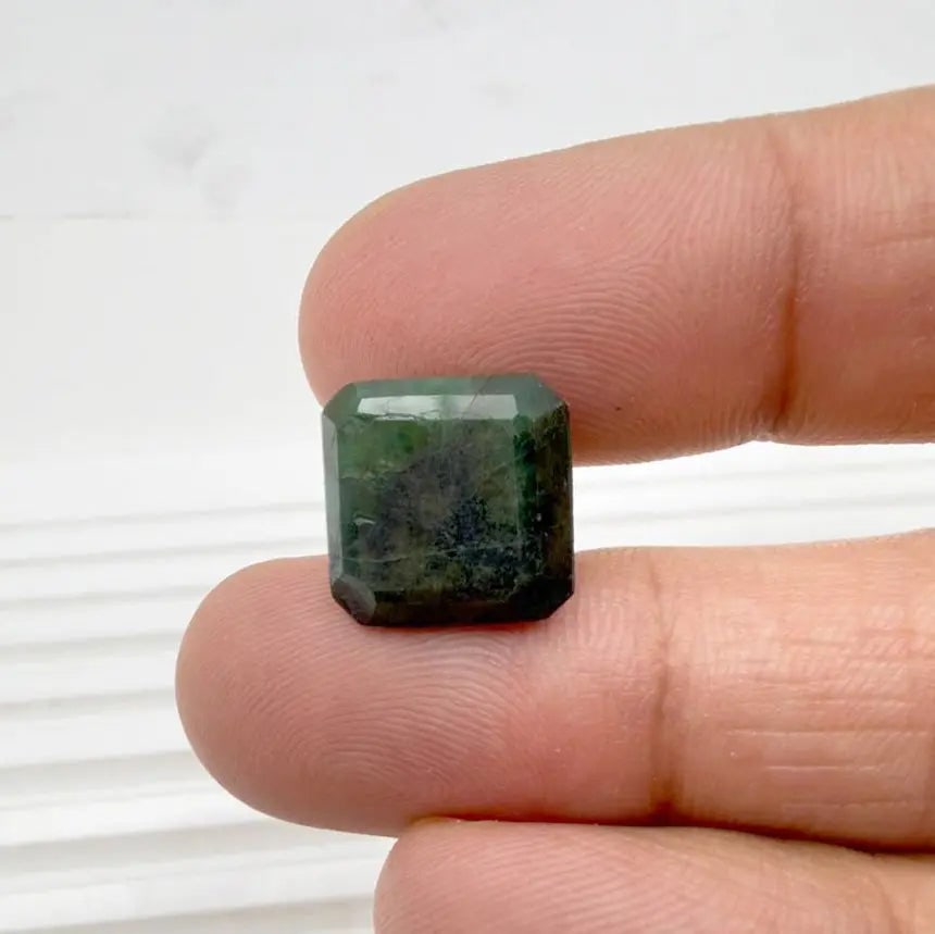 Exceptional Quality SQUARE MIXED EMERALD, GREEN COLORED, INDIAN GEMSTONE, WEIGHT 10.45 CTS: ABC Rugs, Kilims & Jewelry offers internationally certified and verified pieces, with documentation provided by trusted gemological institutions, manufacturers, and industry professionals. At ABC