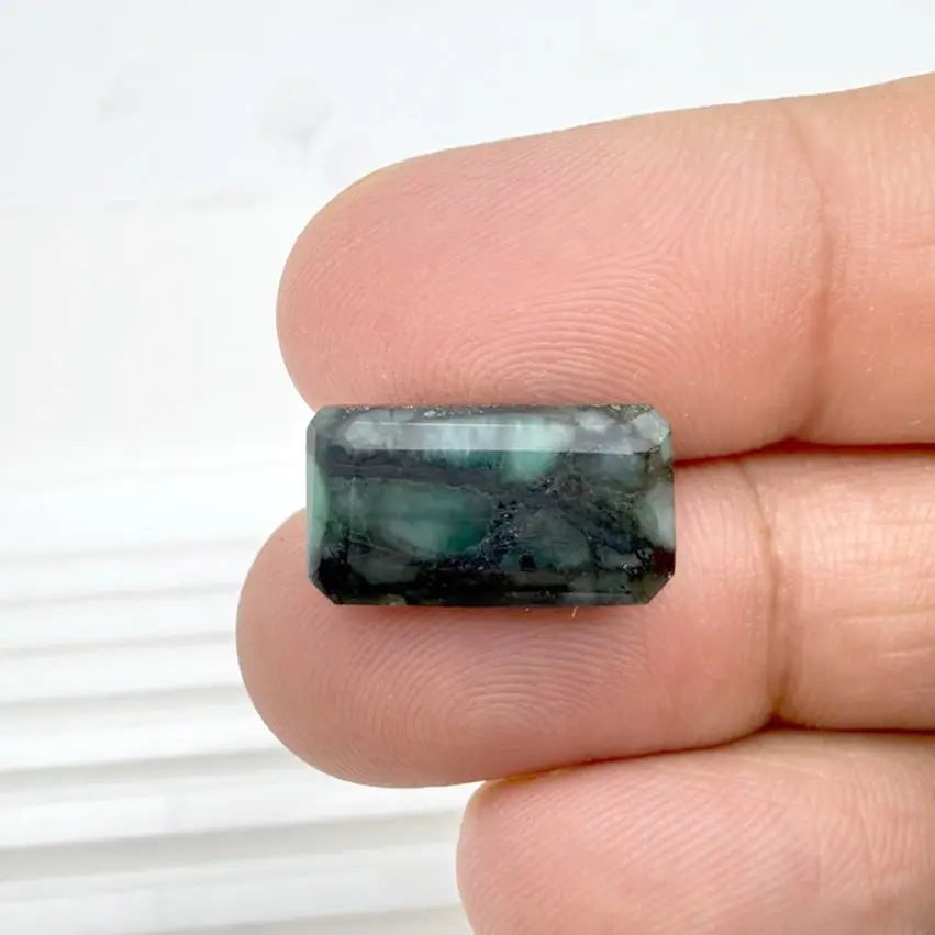 Exceptional Quality SQUARE MIXED EMERALD, GREEN COLORED, INDIAN GEMSTONE, WEIGHT 8.65 CTS: ABC Rugs, Kilims & Jewelry offers internationally certified and verified pieces, with documentation provided by trusted gemological institutions, manufacturers, and industry professionals. At ABC