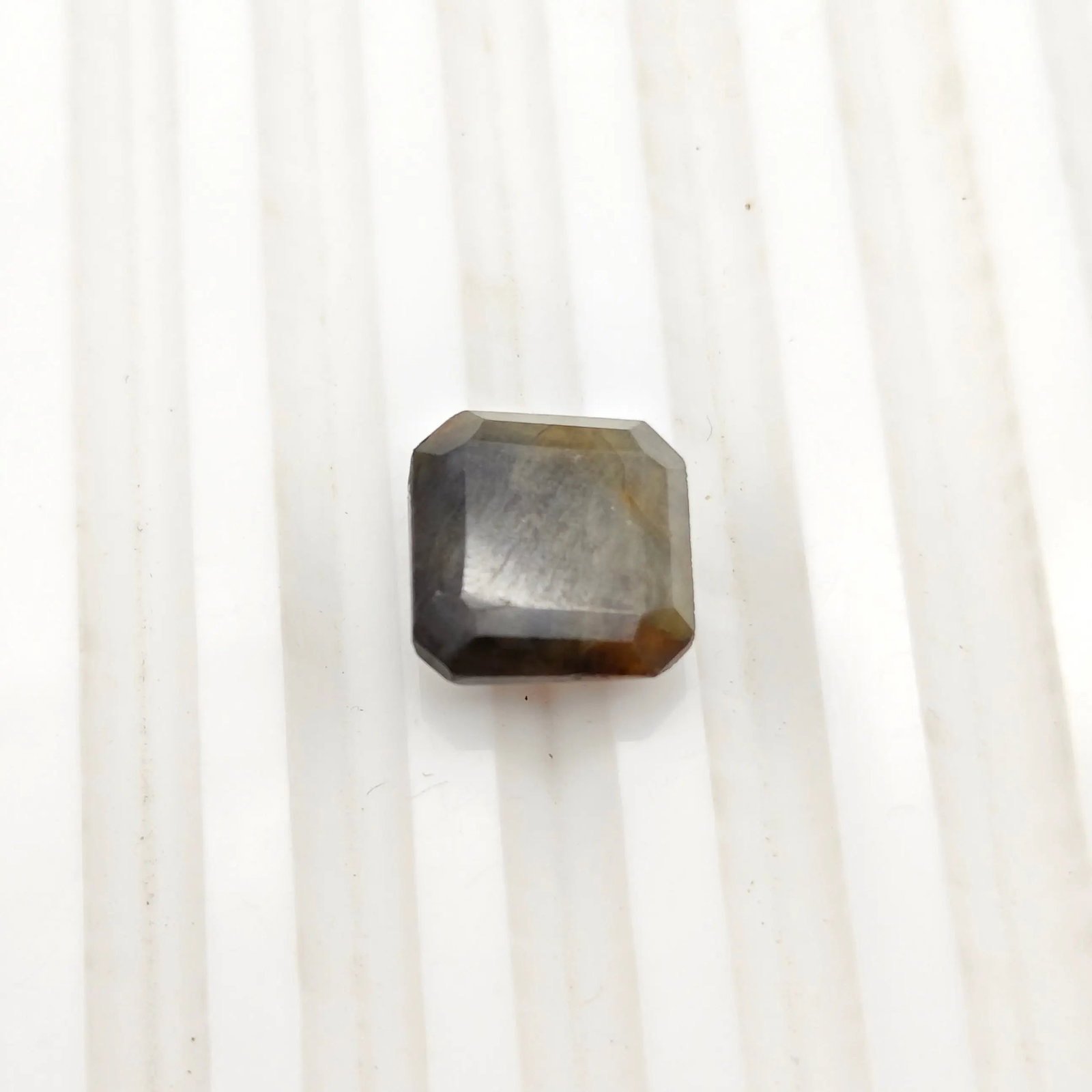 Exceptional Quality SQUARE MIXED BLUE SAPPHIRE, BLUE COLORED, INDIAN GEMSTONE, WEIGHT 8.5 CTS: ABC Rugs, Kilims & Jewelry offers internationally certified and verified pieces, with documentation provided by trusted gemological institutions, manufacturers, and industry professionals. At ABC