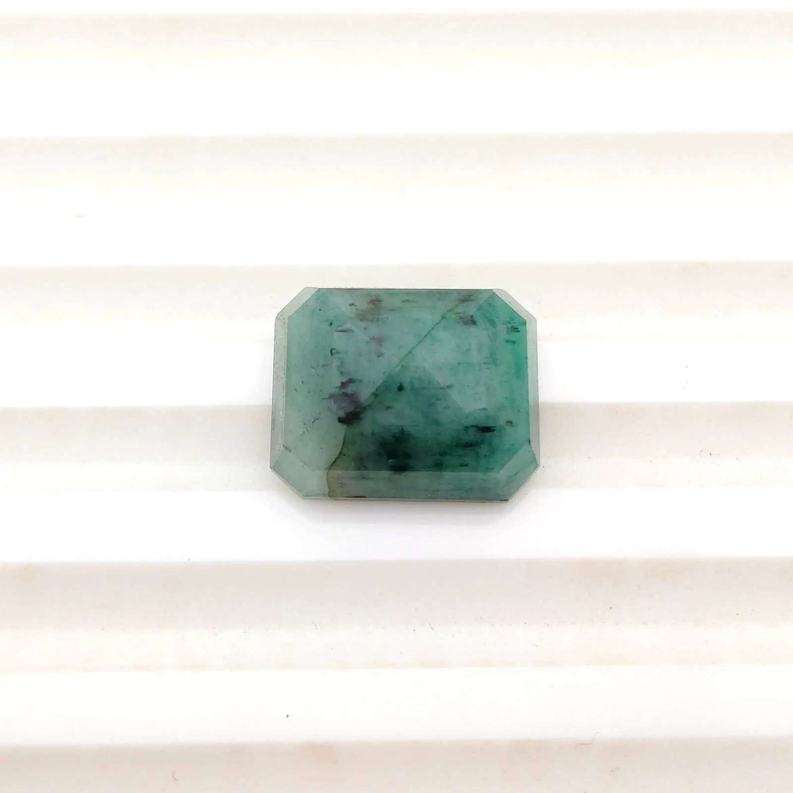 Exceptional Quality SQUARE MIXED EMERALD, GREEN COLORED, INDIAN GEMSTONE, WEIGHT 4.3 CTS: ABC Rugs, Kilims & Jewelry offers internationally certified and verified pieces, with documentation provided by trusted gemological institutions, manufacturers, and industry professionals. At ABC
