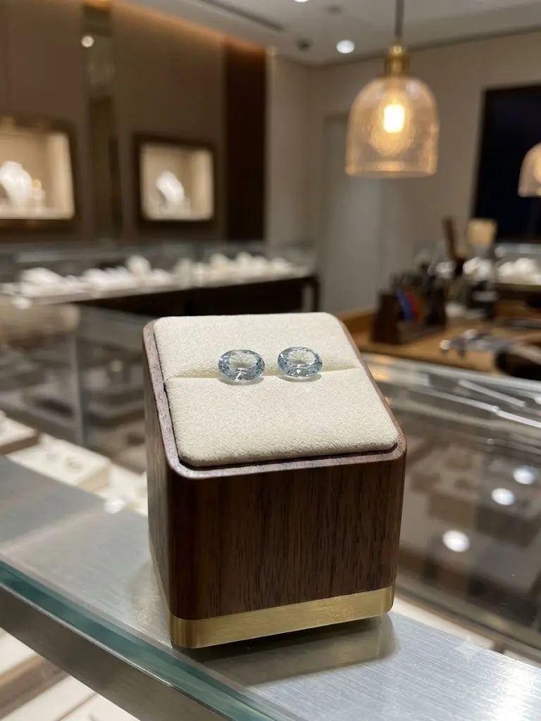 Exceptional Quality Aquamarine, Oval Shaped, lite Blue Colored, Weight 0.31Ct.,Dimensions 5x3mm.: ABC Rugs, Kilims & Jewelry offers internationally certified and verified pieces, with documentation provided by trusted gemological institutions, manufacturers, and industry professionals. At ABC 