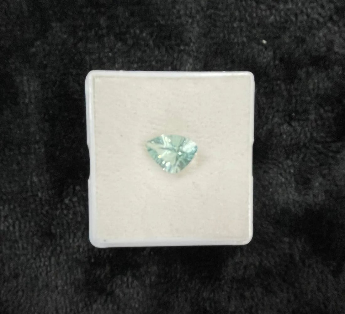 Exceptional Quality 1 Piece Green-Blue Fluorite Trillion Cut Shaped Gemstone, Weight: 3.5 ct, Size (1 of 1)