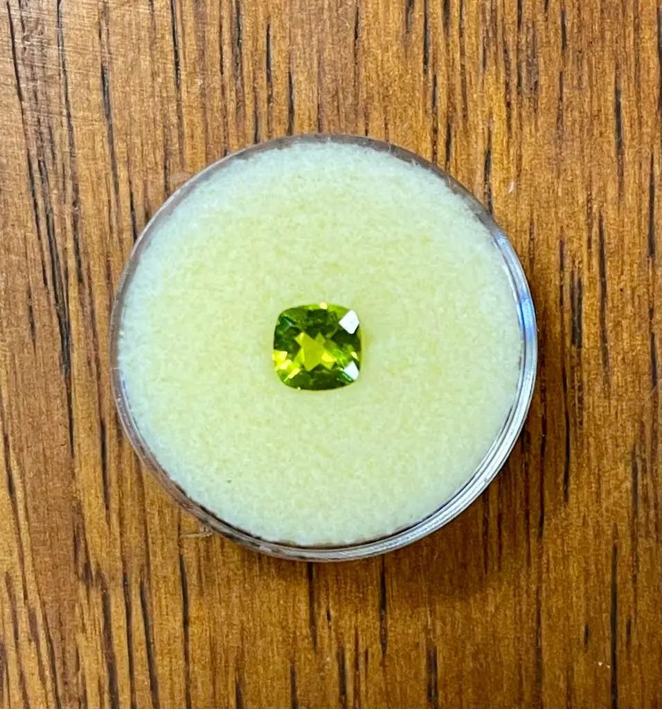 Exceptional Quality Peridot Brazilian Garnet Gemstone (1.27 Carats), Olive Green Color Item#04,: ABC Rugs, Kilims & Jewelry offers internationally certified and verified pieces, with documentation provided by trusted gemological institutions, manufacturers, and industry professionals. At ABC 