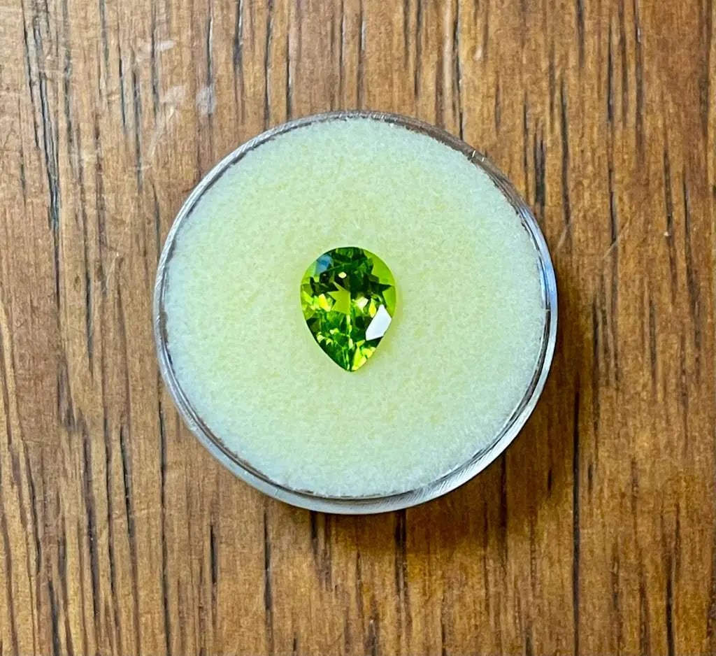 Exceptional Quality Peridot Brazilian Garnet Gemstone (1.75 Carats), Olive Green Color Item#03,: ABC Rugs, Kilims & Jewelry offers internationally certified and verified pieces, with documentation provided by trusted gemological institutions, manufacturers, and industry professionals. At ABC 