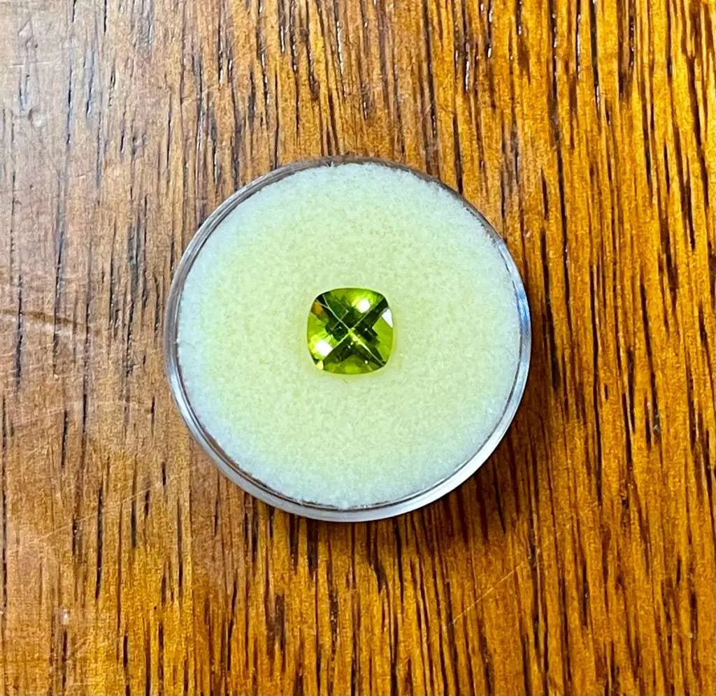 Exceptional Quality Peridot Brazilian Garnet Gemstone (1.35 Carats), Olive Green Color Item#01,: ABC Rugs, Kilims & Jewelry offers internationally certified and verified pieces, with documentation provided by trusted gemological institutions, manufacturers, and industry professionals. At ABC 