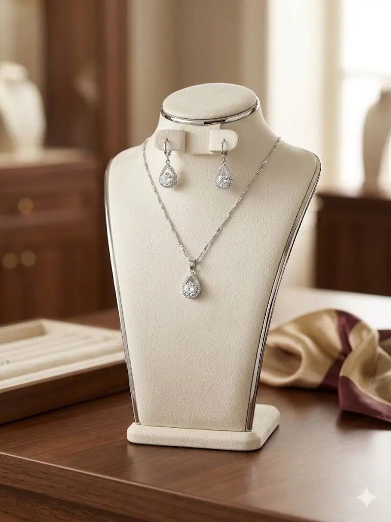 Exceptional Quality, Silver-925, Weight 5.9gm., Round Crystal Gemstone, Chain Length 23cm.,: AAA+ Certified Quality, Silver-925, Weight 5.9gm., Round Crystal Gemstone, Chain Length 23cm., CJABC-s14001 We can arrange GIA certification and verification for vintage jewelry, diamonds, and gemston