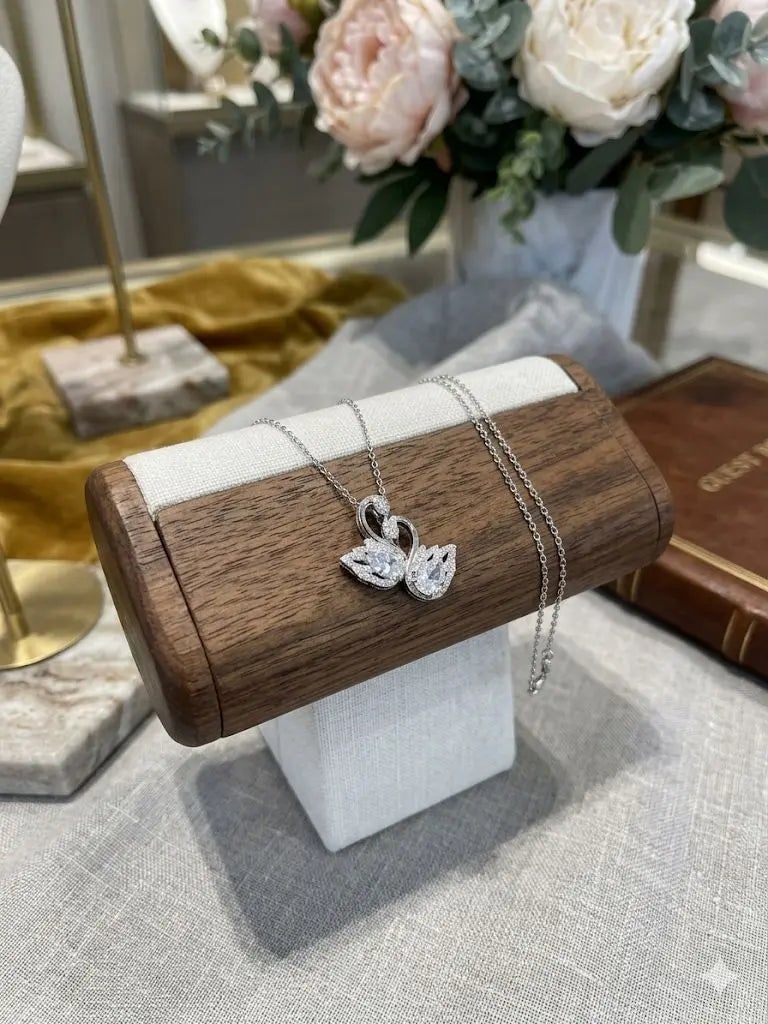 Exceptional Quality, Length 22-24cm, Weight 22.5gm., Quality 925-Silver, CJABC-45686 (Pear Shape: AAA+ Certified Quality, Length 22-24cm, Weight 22.5gm., Quality 925-Silver, CJABC-45686 (Pear Shape white Shiny Zircon) We can arrange GIA certification and verification for vintage jewelry, diamonds,