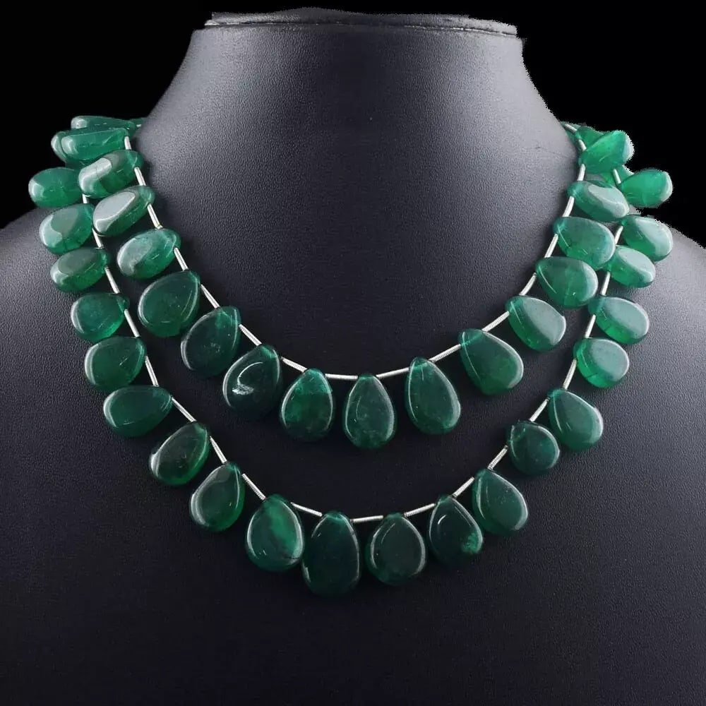 Exceptional Quality 2 Strand Womens Green Emerald 557.00 Cts Beautiful Necklace Jewelery Cus-Jew133: AAA+ Quality 557.00 Cts Earth-Mined GreenEmerald 2-Strand Beaded Necklace Product Details: Gemstone: Natural Emerald (Earth-Mined) Total Weight: Approx. 557.00 Carats Bead Shape: Strands: 2 Strands Co