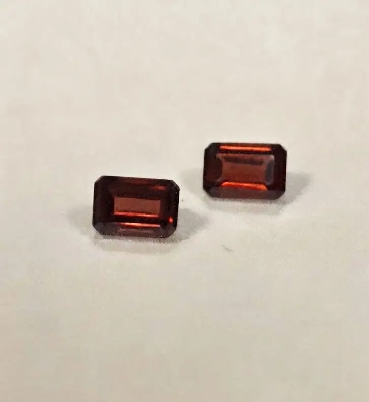 Natural Quality 2 Garnet Gemstones From Brazil, Dimension 6 x9 mm, Weight 1.39 Ct, Shape Emerald (1 of 2)