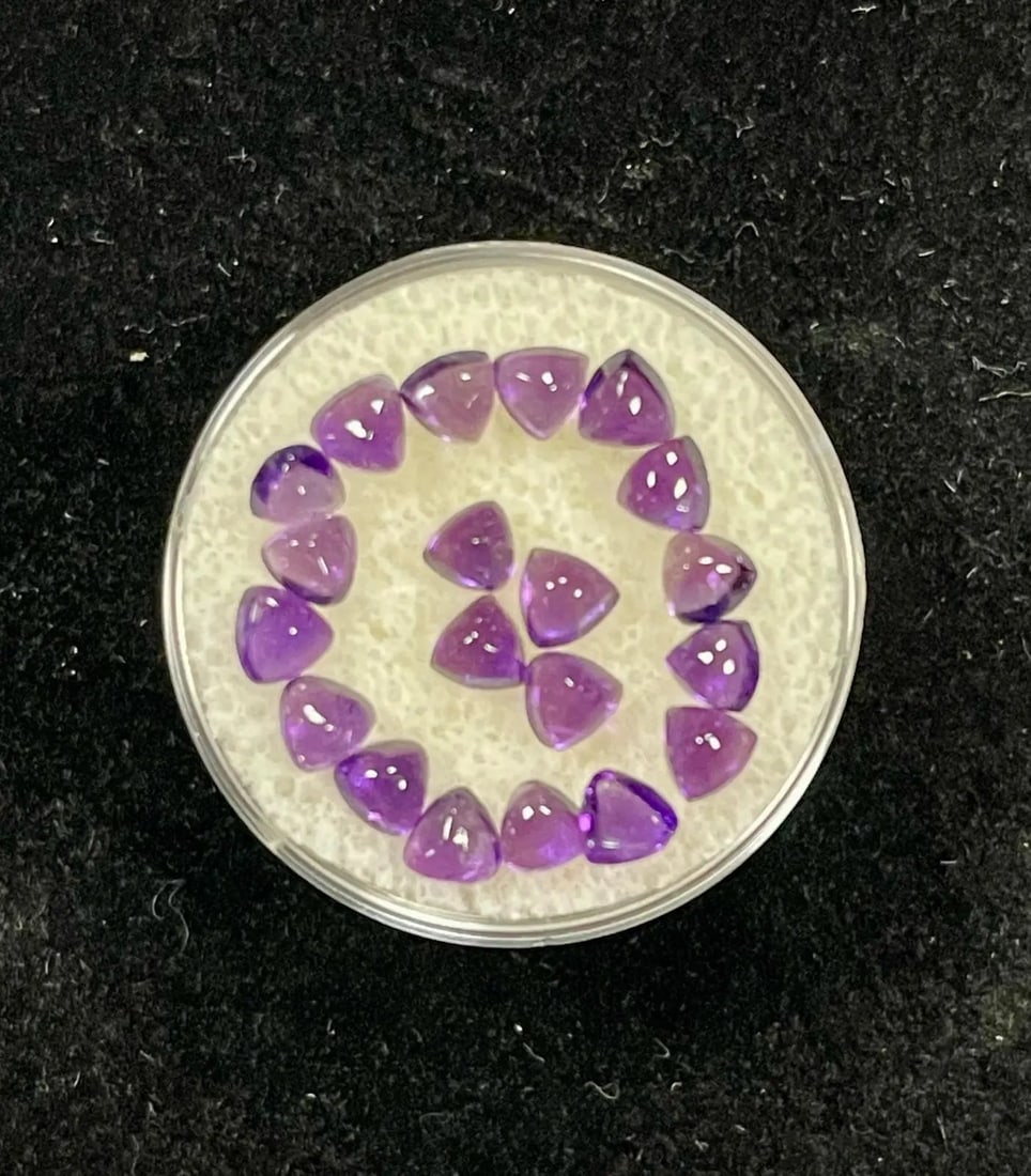 Exceptional Quality 20 Pieces, Purple Amethyst Hearts(Trillion Cab) Shaped Brazil Gemstone Weight: ABC Rugs, Kilims & Jewelry offers internationally certified and verified pieces, with documentation provided by trusted gemological institutions, manufacturers, and industry professionals. At ABC 