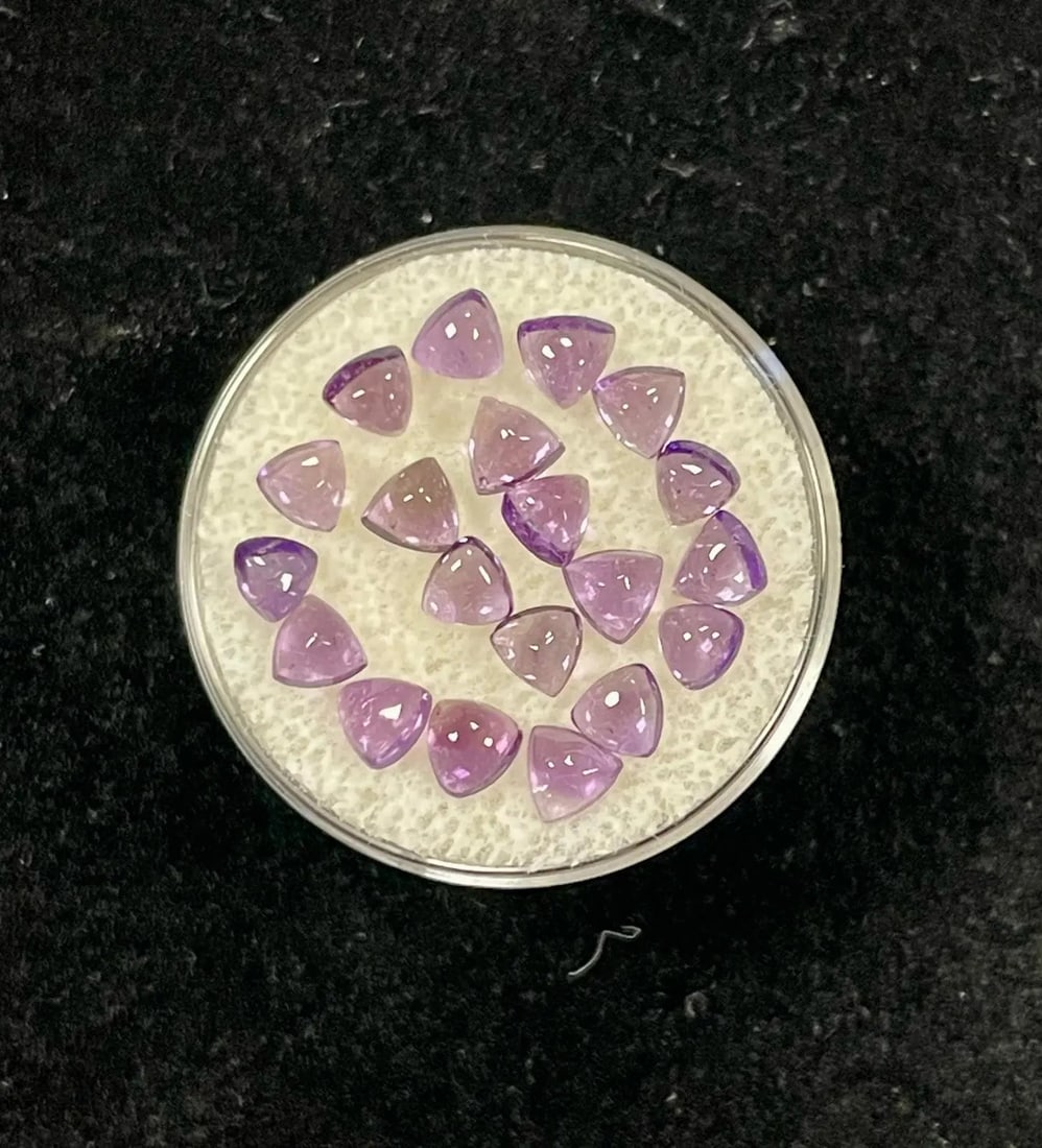 Exceptional Quality 20 Pieces, L. Purple Amethyst Hearts(Trillion Cab) Shaped Brazil Gemstone Weight: ABC Rugs, Kilims & Jewelry offers internationally certified and verified pieces, with documentation provided by trusted gemological institutions, manufacturers, and industry professionals. At ABC 