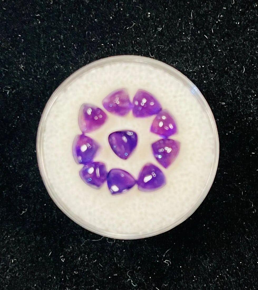 Exceptional Quality 10 Pieces, Purple Amethyst Hearts(Trillion Cab) Shaped Brazil Gemstone Weight: ABC Rugs, Kilims & Jewelry offers internationally certified and verified pieces, with documentation provided by trusted gemological institutions, manufacturers, and industry professionals. At ABC 