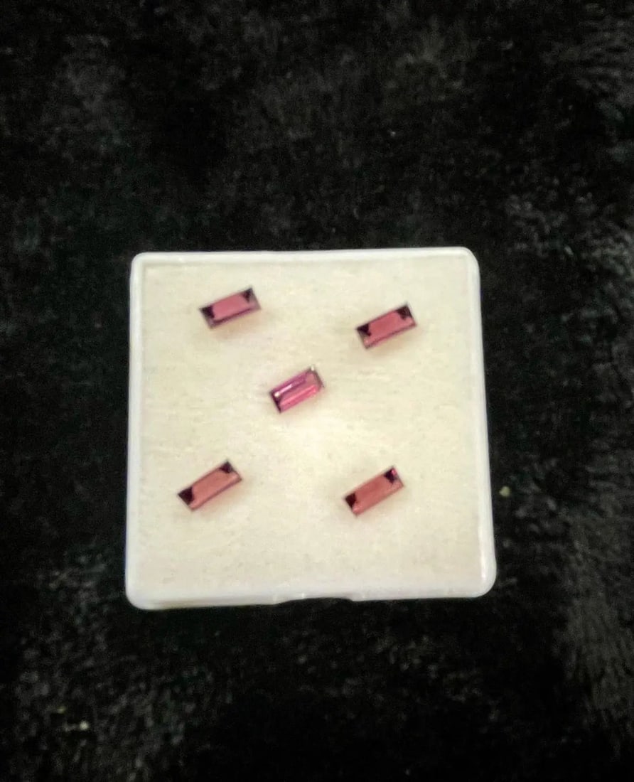 Exceptional Quality African 5 Pieces Rhodolite Garnet / Raspberry-Red Rectangle Shaped Emerald Cut: ABC Rugs, Kilims & Jewelry offers internationally certified and verified pieces, with documentation provided by trusted gemological institutions, manufacturers, and industry professionals. At ABC 