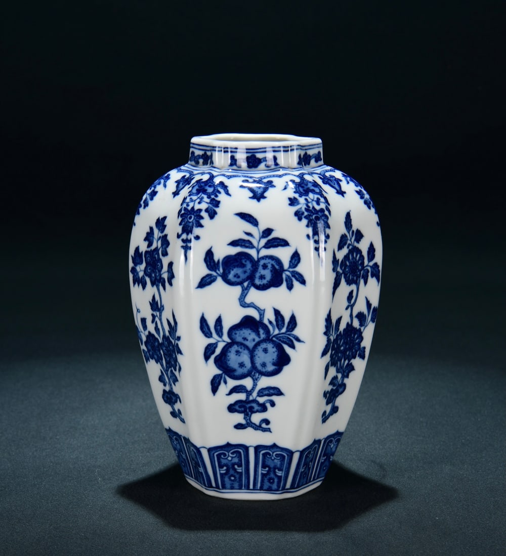A BLUE-AND-WHITE 'FLOWERS' SIX-SIDED JAR: A BLUE-AND-WHITE 'FLOWERS' SIX-SIDED JAR Dimensions: Height: 16.5 cm (6.5 in.), Width: 15.5 cm (6.1 in.). All measurements are approximate.