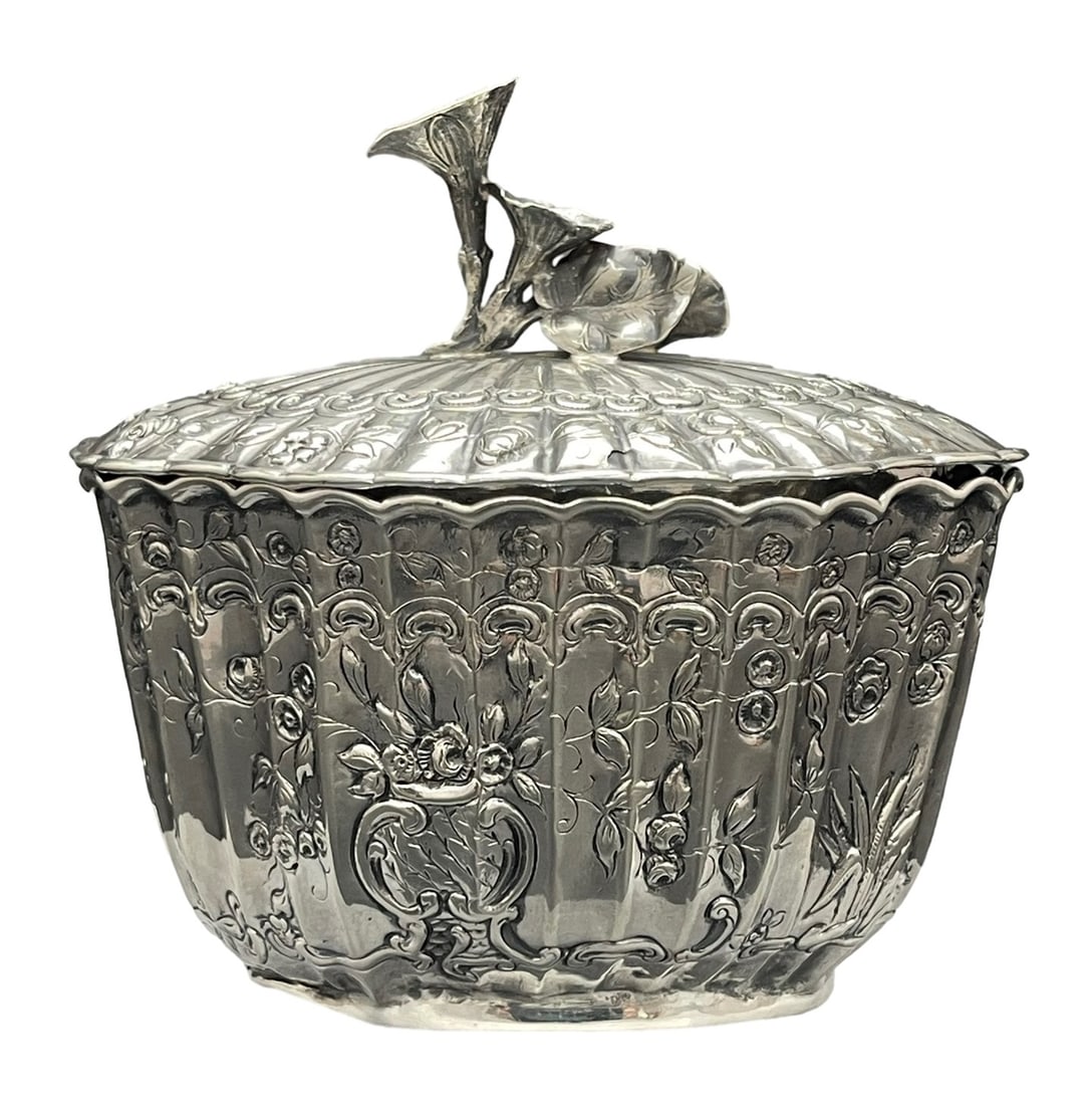A GERMAN 930 STANDARD SILVER REPOUSSe CANDY BOWL, WITH ENGLISH IMPORT MARKS FOR 1899 (1 of 3)
