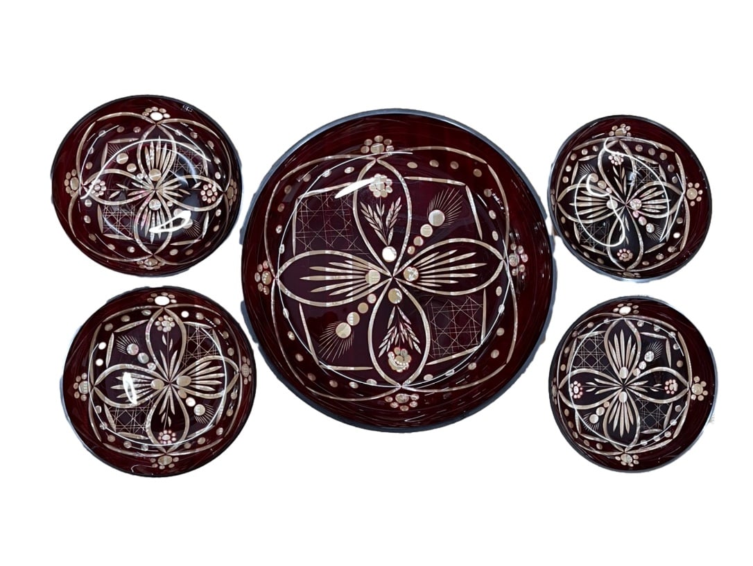 A GERMAN BOHEMIAN-STYLE HAND-CUT GLASS DISH, CIRCA 1960S (1 of 1)