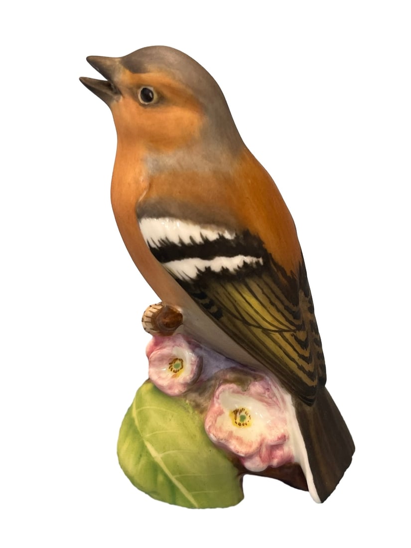 A ROYAL WORCESTER ARTIST-SIGNED HAND-PAINTED PORCELAIN CHAFFINCH, CIRCA 1960S (1 of 5)
