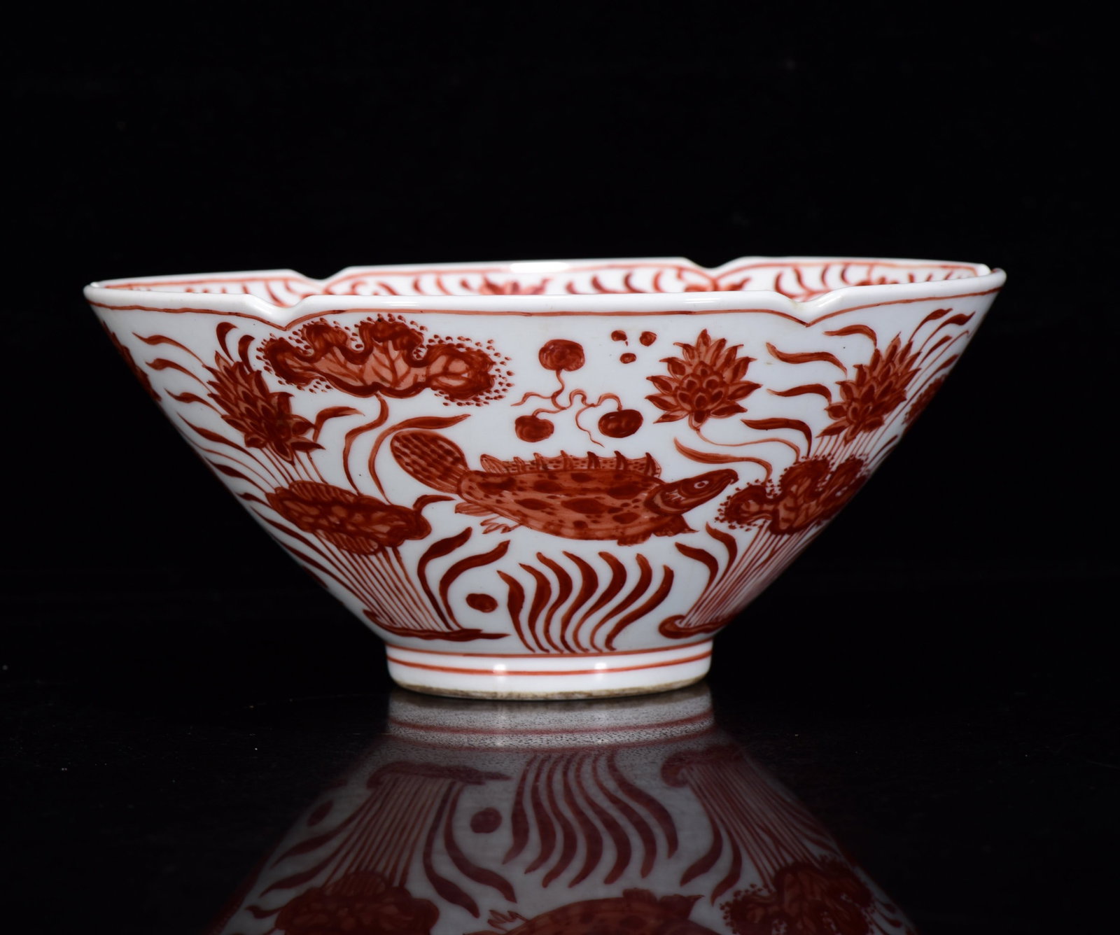 A FAMILLE ROSE 'FISH AND WEEDS' CONICAL BOWL: A FAMILLE ROSE 'FISH AND WEEDS' CONICAL BOWL Dimensions: Length: 800 cm (315.0 in.), Width: 1900 cm (748.0 in.). All measurements are approximate.