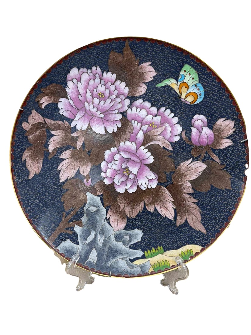 CHINESE EXPORT CLOISONNé CHARGER WITH BUTTERFLY AND FLORAL DECORATION, REPUBLIC PERIOD (1 of 3)