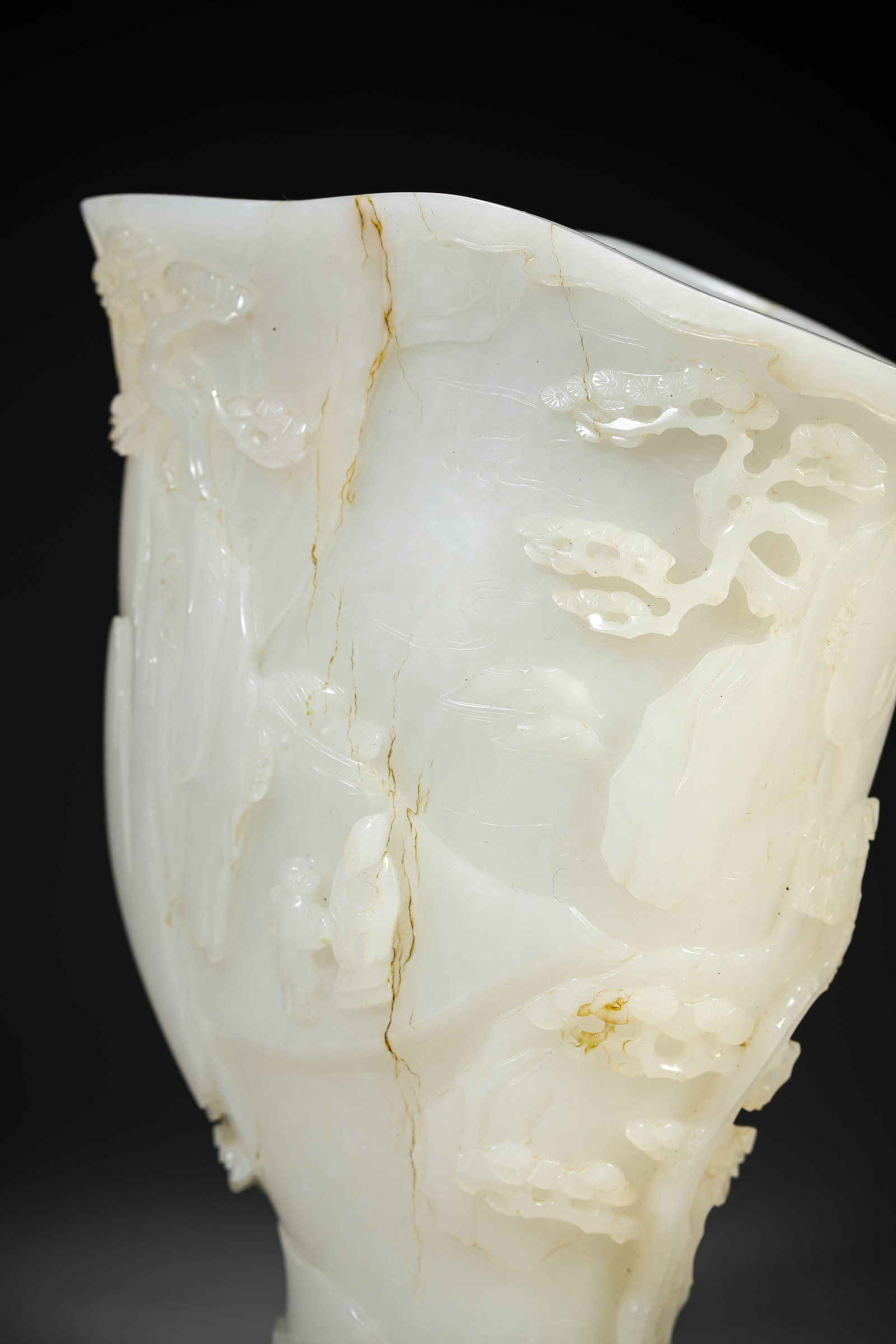 A CARVED JADE 'SCHOLARS UNDER PINE TREE' CUP - 5
