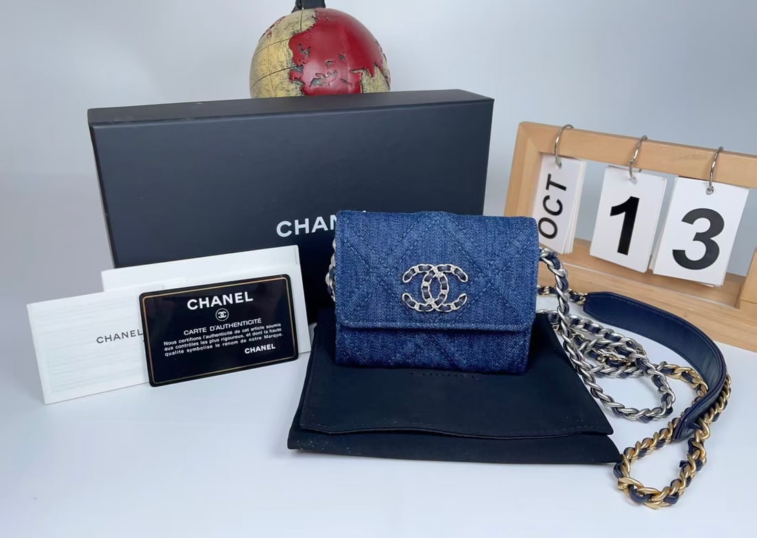 CHANEL 19 DENIM CHAIN BAG: CHANEL 19 DENIM CHAIN BAG Chanel 19 denim chain bag, brand new and unused, with accessories as shown, crafted from denim and finished with the iconic double-C metal clasp, featuring a distinctive mixe