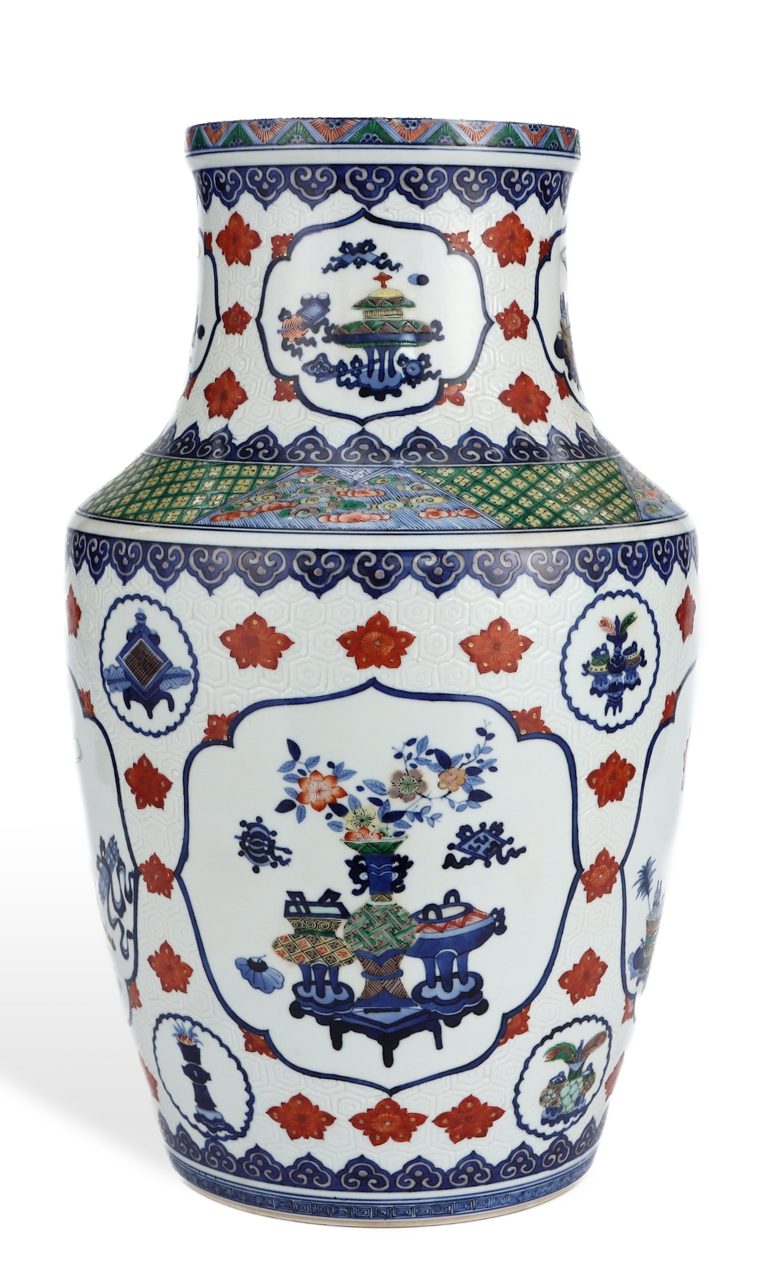 A BLUE AND WHITE WITH WUCAI BROCADE-GROUND MEDALLION 'ANTIQUES' CLUB-SHAPED VASE: A BLUE AND WHITE WITH WUCAI BROCADE-GROUND MEDALLION 'ANTIQUES' CLUB-SHAPED VASE Length: 25.7 cm (10.1 in.), Height: 43 cm (16.9 in.). All measurements are approximate.