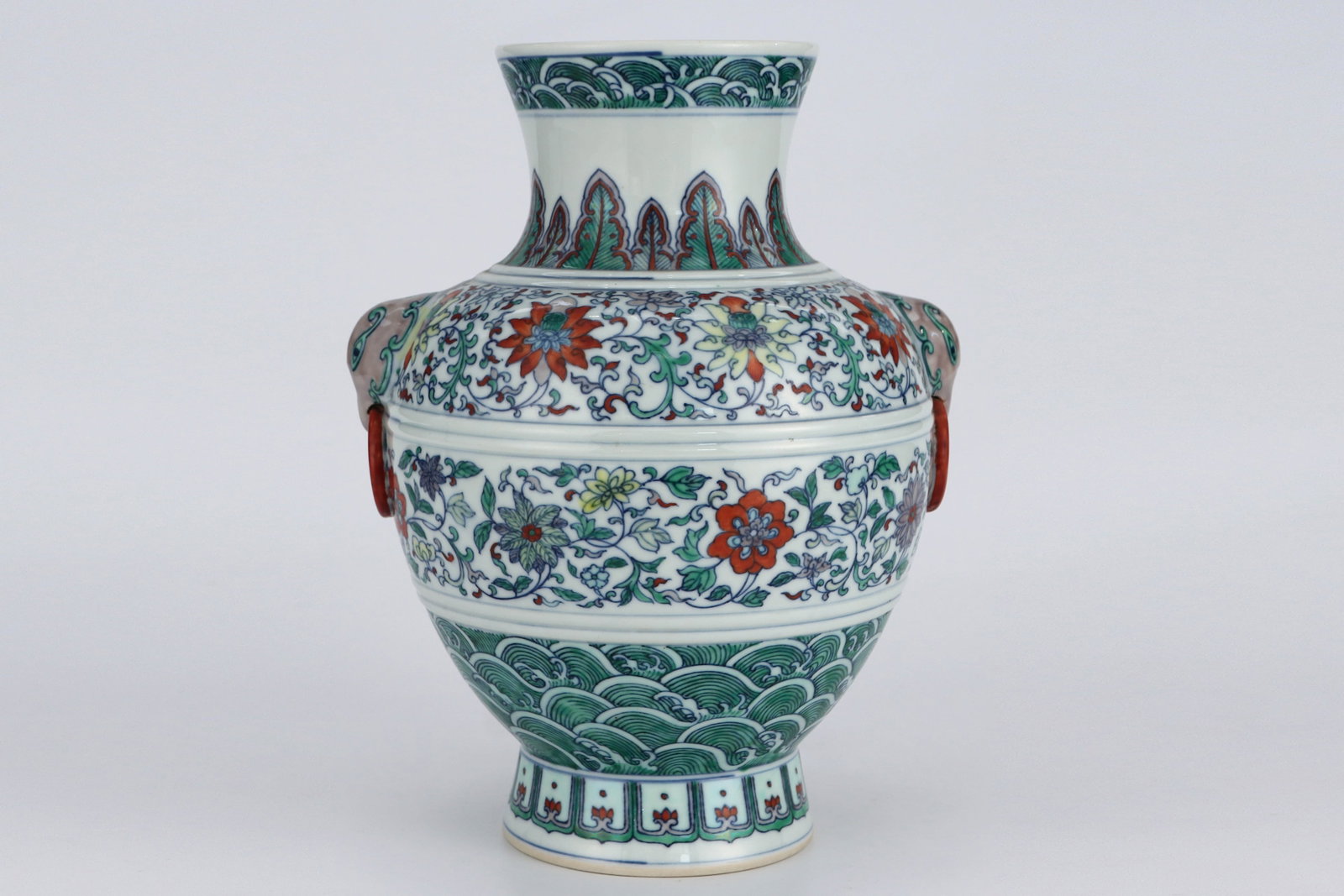 A DOUCAI 'INTERLOCKING FLOWERS' TWO-HANDLED VASE - 2