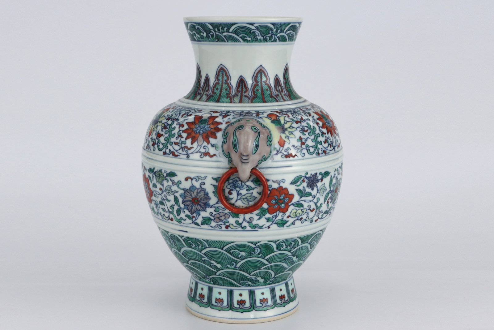 A DOUCAI 'INTERLOCKING FLOWERS' TWO-HANDLED VASE - 3