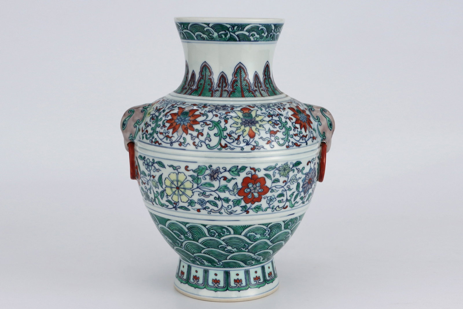 A DOUCAI 'INTERLOCKING FLOWERS' TWO-HANDLED VASE - 4