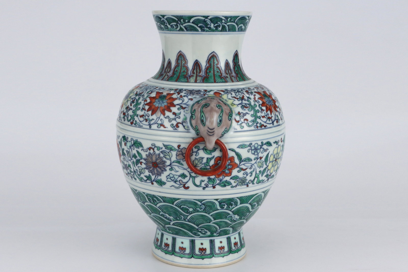 A DOUCAI 'INTERLOCKING FLOWERS' TWO-HANDLED VASE - 5