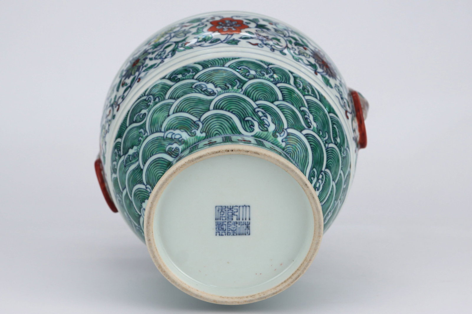 A DOUCAI 'INTERLOCKING FLOWERS' TWO-HANDLED VASE - 6