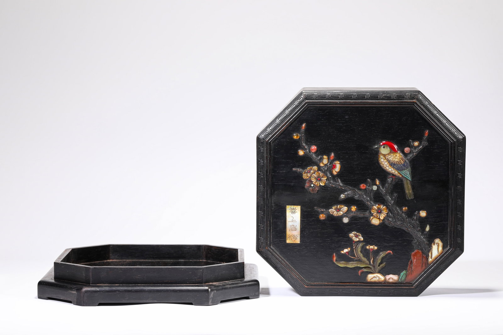 A WOOD-INLAID POLYCHROME TREASURE 'MAGPIES ON PLUM' COVERED BOX: A WOOD-INLAID POLYCHROME TREASURE 'MAGPIES ON PLUM' COVERED BOX Length: 25.5 cm (10.0 in.), Width: 25.5 cm (10.0 in.), Height: 9.5 cm (3.7 in.). All measurements are approximate.