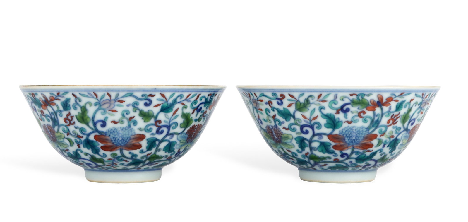 A DOUCAI 'INTERLOCKING FLOWERS' BOWL (1 of 8)