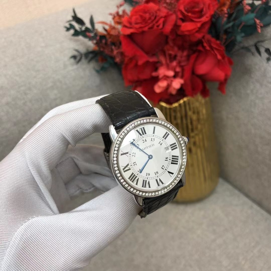 Cartier Ronde Solo de Cartier 34mm Quartz Stainless Steel Watch: Cartier Ronde Solo de Cartier 34mm Quartz Stainless Steel WatchCustom set with top VVS diamonds (after-set)Date displayClassic, luxurious and versatile styleOriginal factory diamond version retail pri
