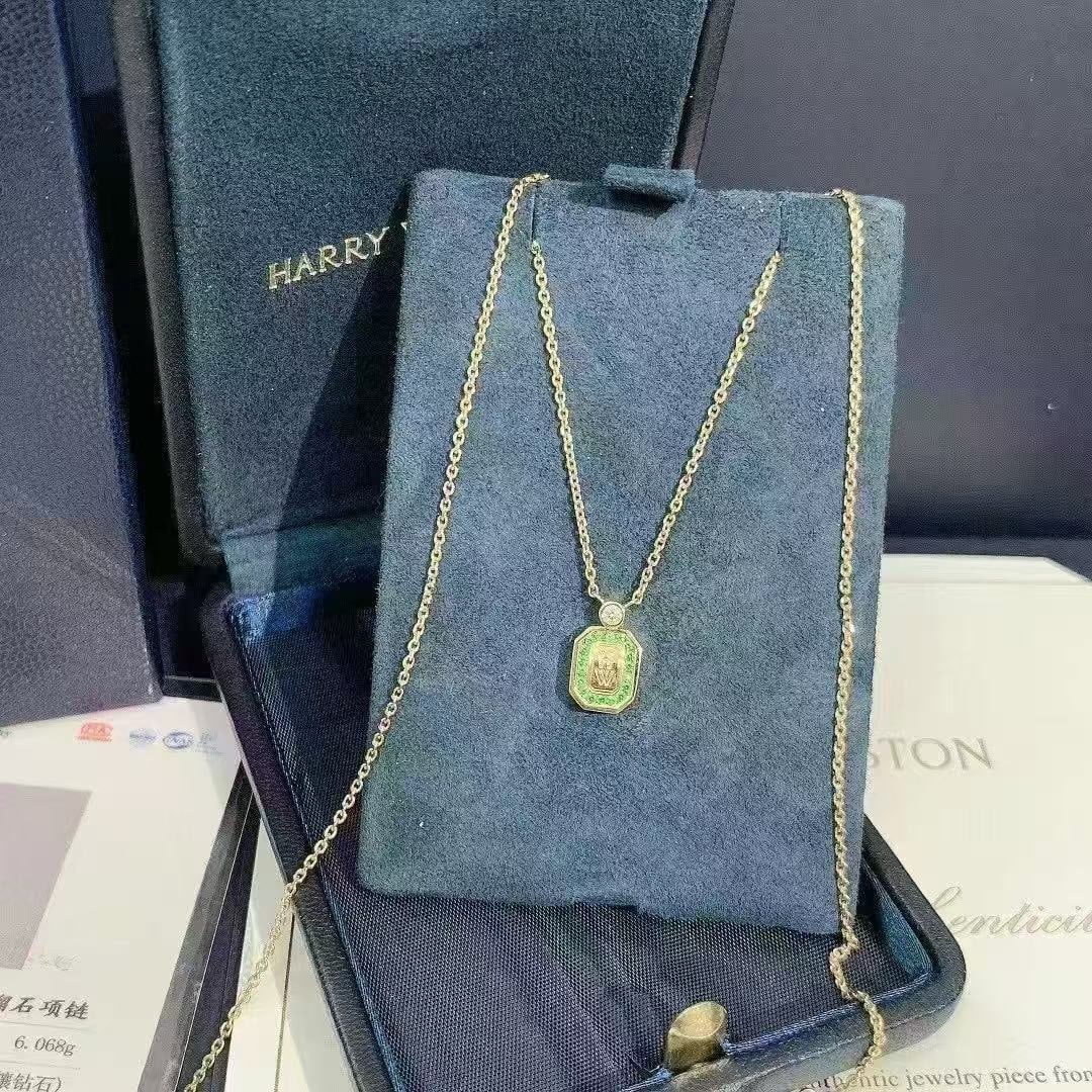 Harry Winston Winestop Collection Green Tsavorite 18K Rose Gold Necklace: Metal: Rose GoldStone: TsavoriteStone Cut: UncutWeight: 5.6 gPlace of Origin: United StatesPeriod: 2010-Date of Manufacture: 2022Condition: GoodMinor losses.