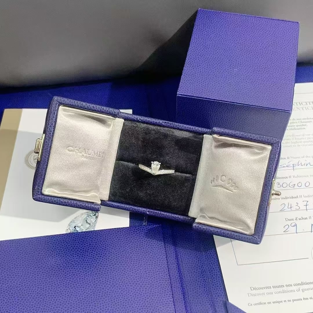 Chaumet Josephine Aigrette 18K White Gold V-Shaped Diamond Ring: Ring Size: 6.25 US, Not Resizable(Size Guide)Metal: White GoldStone: DiamondStone Cut: Briolette CutWeight: 0.51 ctLab Report Available: GIA 2437287425Place of Origin: FrancePeriod: 2010-Date of Manuf