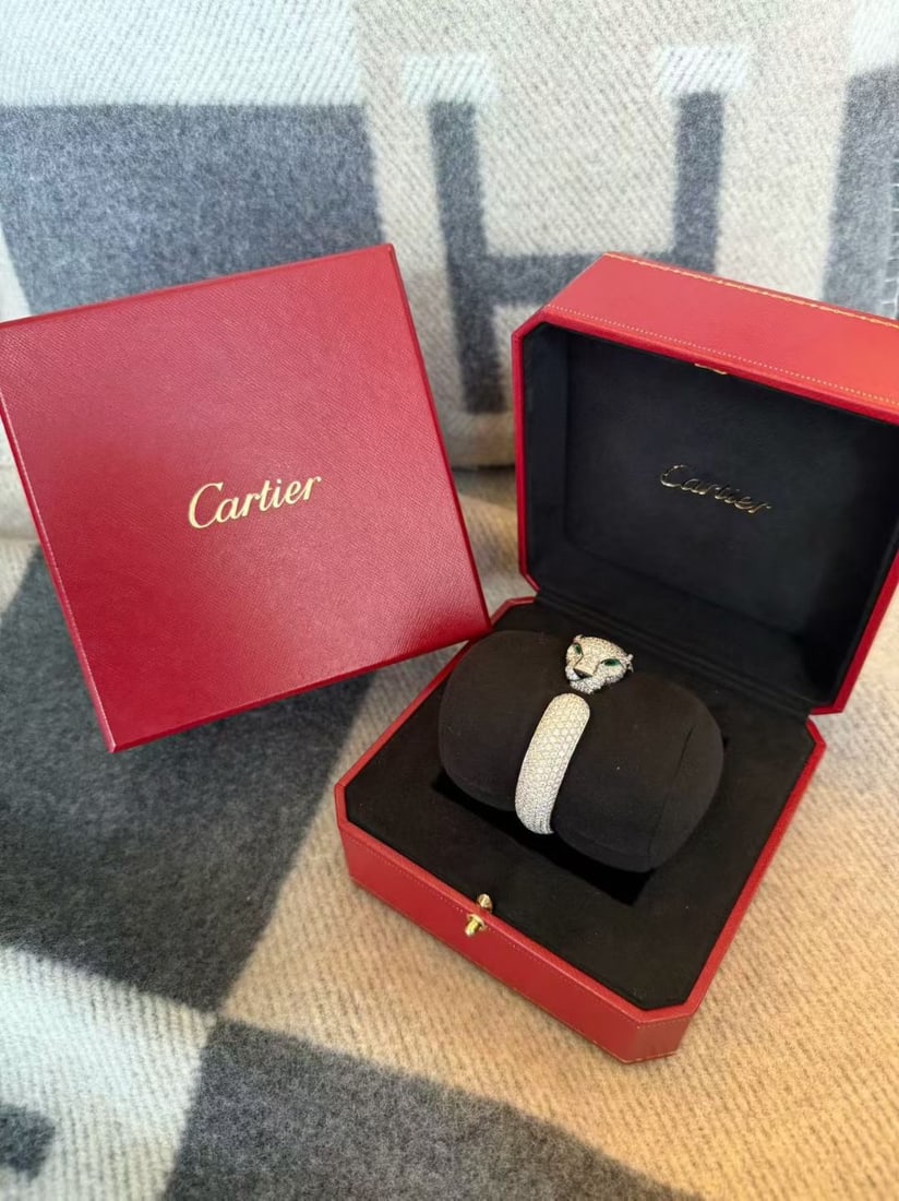 Cartier Panthere de Cartier Bracelet Pave Diamonds Emeralds Onyx Size 16: Panthere de Cartier bracelet, a signature piece from Cartier featuring their iconic panther motif.Product Specificationsmaterials:Metal: 18K white goldGemstones: Pave set with hundreds of brilliant-cu