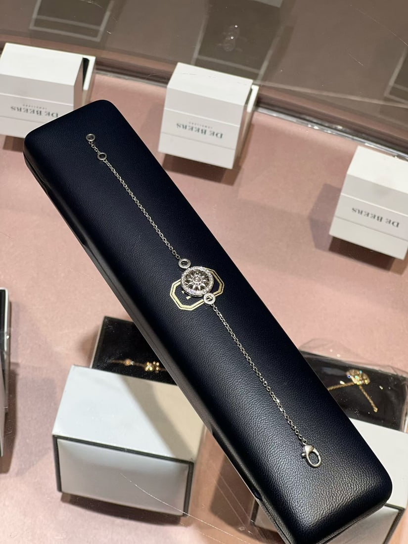 Harry Winston Gates collection Bracelet Platinum Full Diamond: The Winston Gates collection features a symbolic rosette motif, which was inspired by the decorative gold gate at the entrance of Harry Winston's New York flagship store on 718 Fifth Avenue. This desi