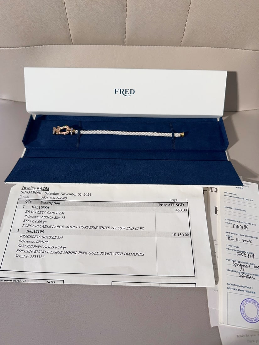 FRED Force 10 Collection 18K Rose Gold Half-Diamond Large Size Bracelet: FRED Force 10 Collection 18K Rose Gold Half-Diamond Horseshoe Buckle Bracelet, Large Size.Paired with Size 15 White Cord.Purchased in November 2024.Accessories: Original box, warranty card, receipt.