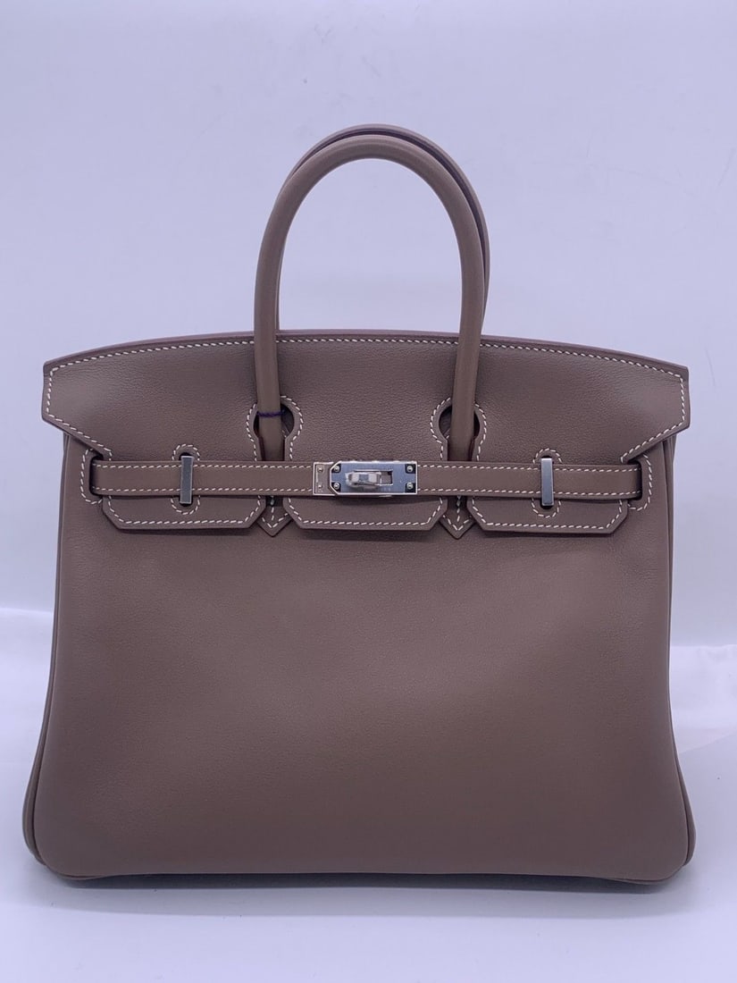 100% Auth Hermes Birkin 25 handbag Swift Leather Gray SHW Origin France: Minor signs of use, slight scratches on hardware, clean interior.