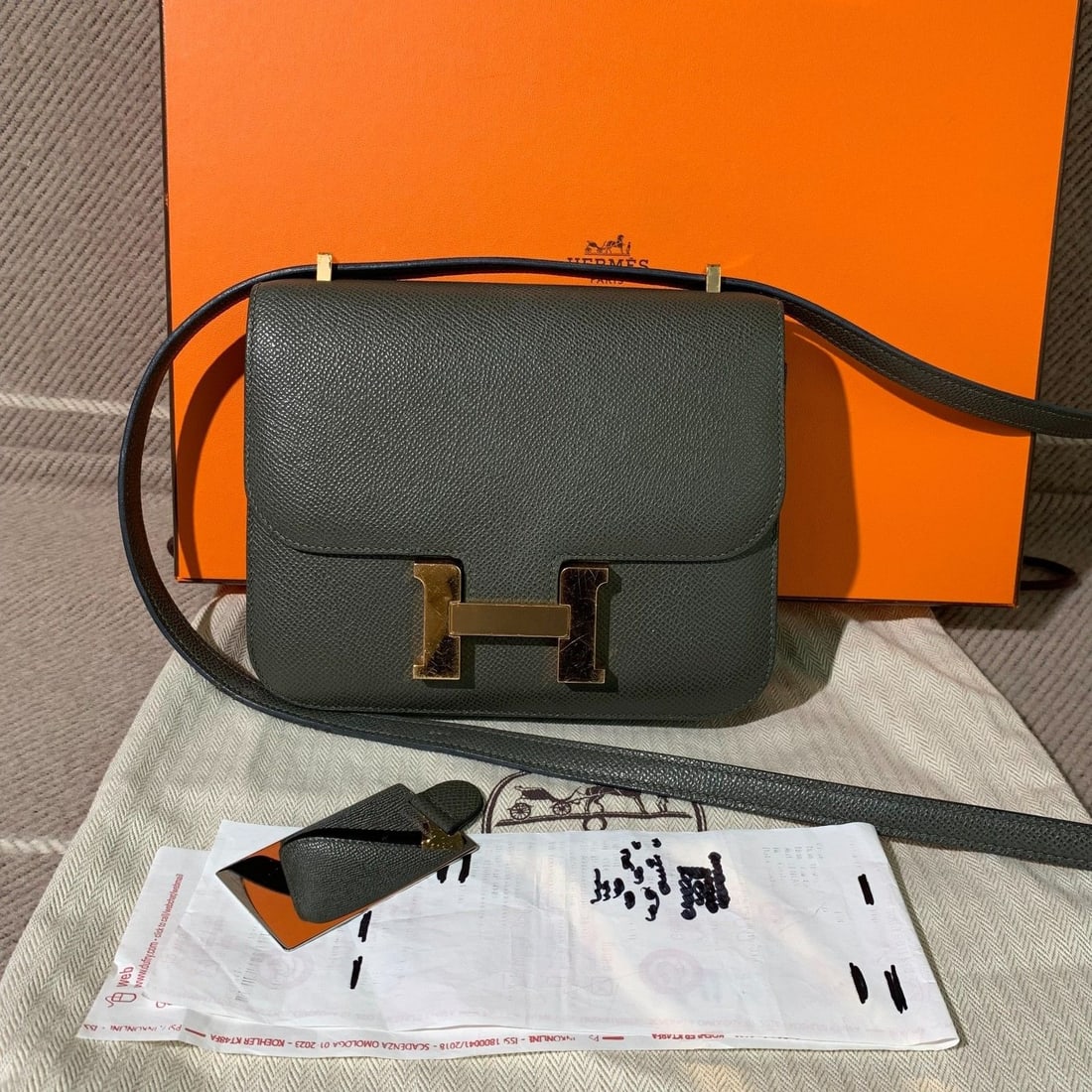 Auth Hermes Constance 18 Crossbody Bag Gray Epsom Leather GHW Origin France: Normal signs of wear. Exterior leather shows wear. Interior is clean.