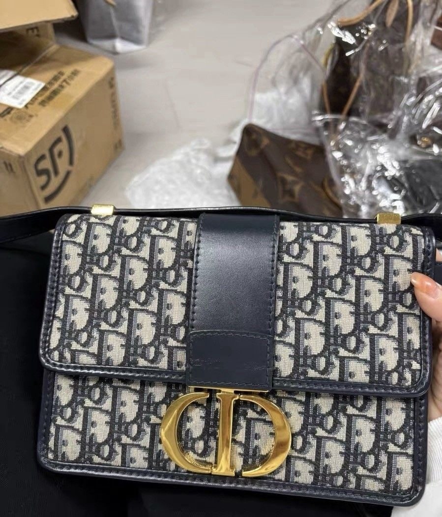 Christian Dior Navy Oblique Jacquard 30 Montaigne Chain Bag shoulderbag Italy: Normal signs of daily use