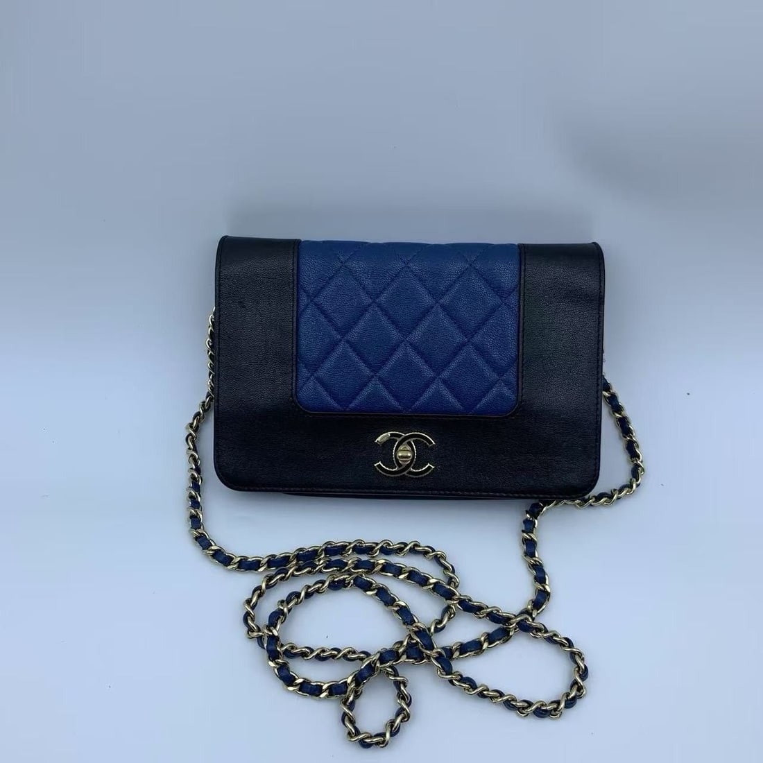 Chanel Wallet on Chain Blue and black Leather shoulderbag handbag Italy: Normal signs of daily use