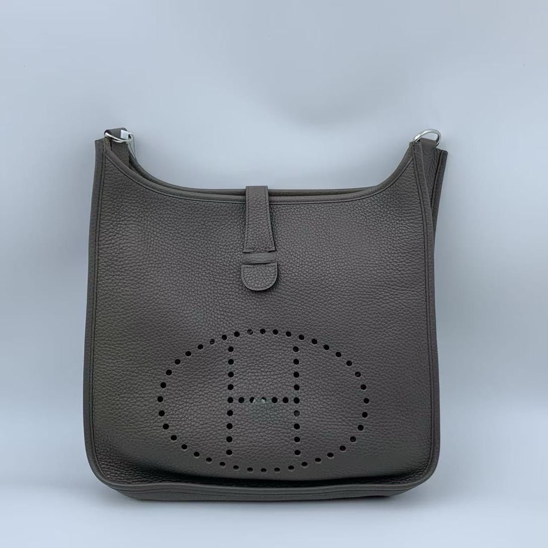 HERMES Evelyn 31 8F shoulder bag handban sliver France: Normal signs of daily use