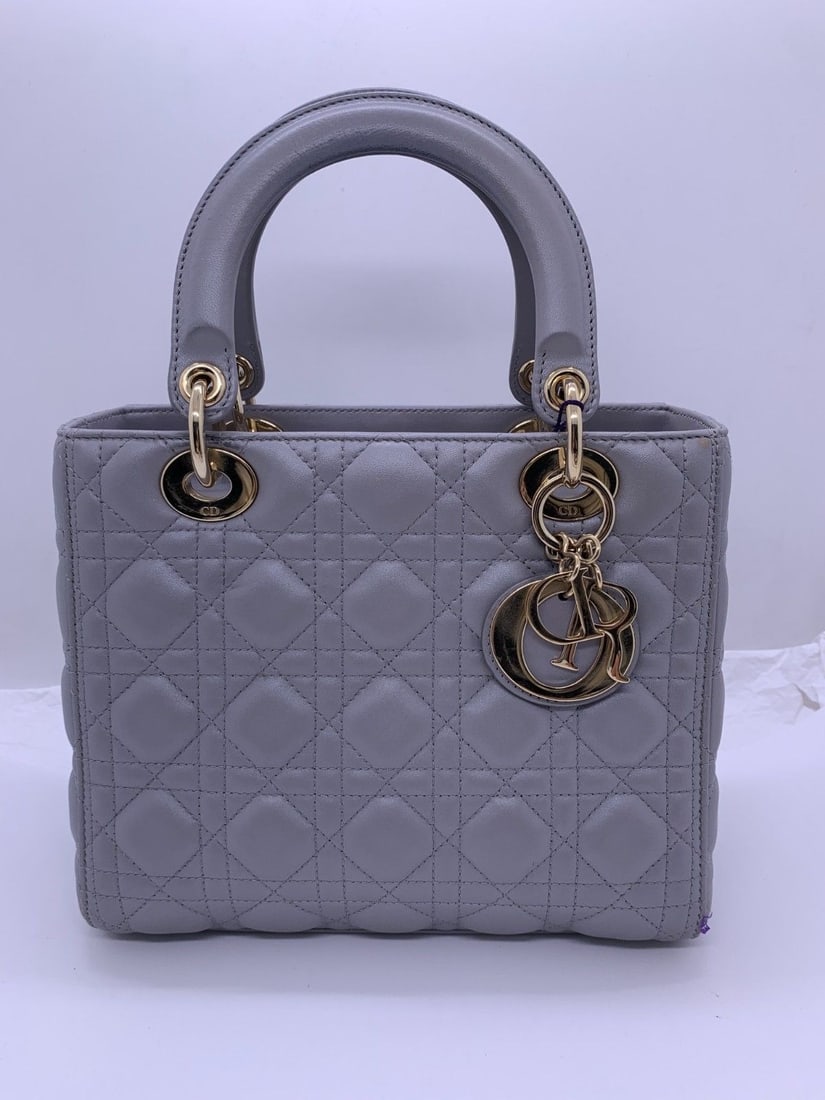 Christian Dior Lady Dior My ABCDior bag gray lambskin GHW Origin Italy: Normal signs of use, wear on the four corners, scratches on the metal hardware, and clean interior.