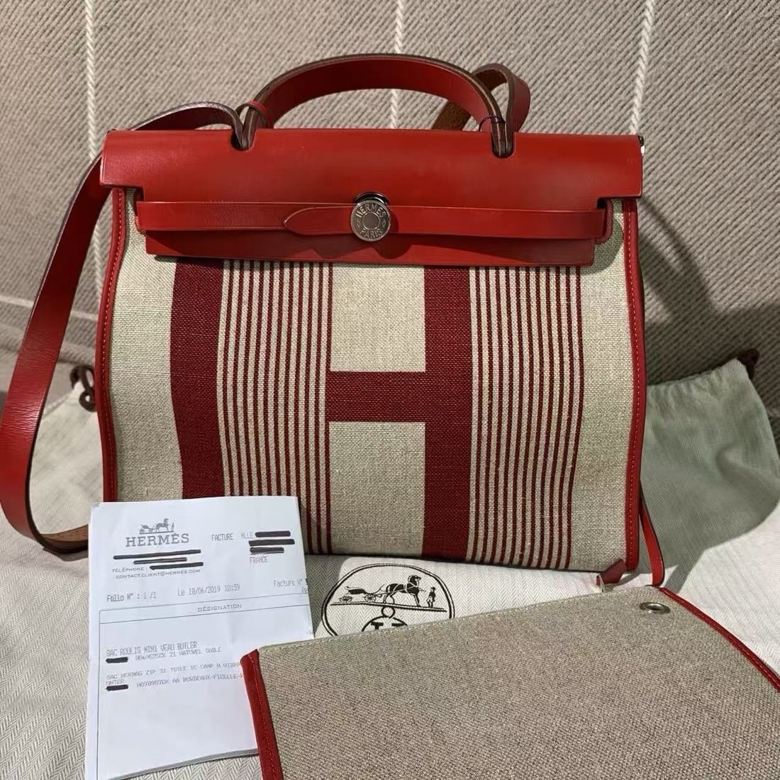 Hermes Toile and Vache Hunter H Vibration Herbag Zip 31 canvas stamp D France: Normal signs of daily use