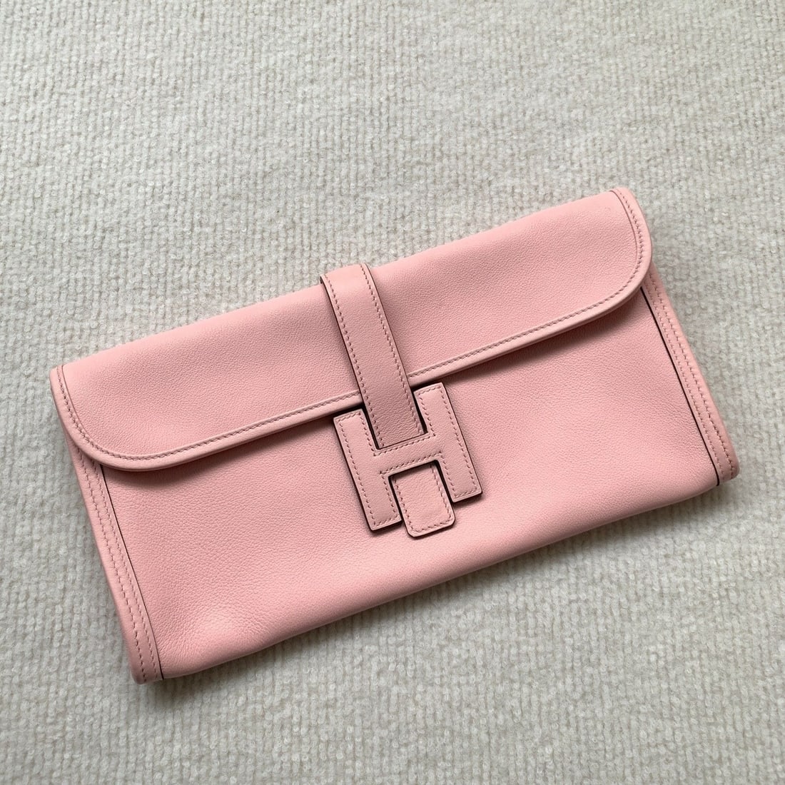 Authentic Hermes Jige Elan 29 Clutch Rose Sakura Leather Stmap X: Normal signs of wear, clean interior, slight wear on the corners.